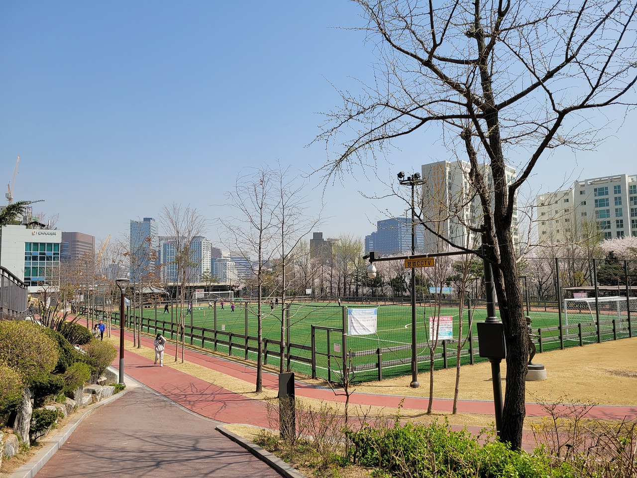 以展现法国